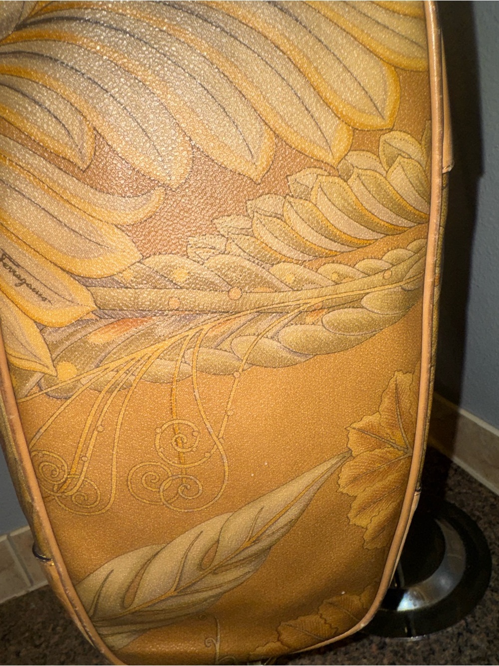Salvatore Ferragamo vintage RARE Botanical Leather Bucket Bag made in Italy. - Picture 4 of 9